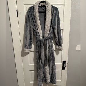 Fleece women’s robe